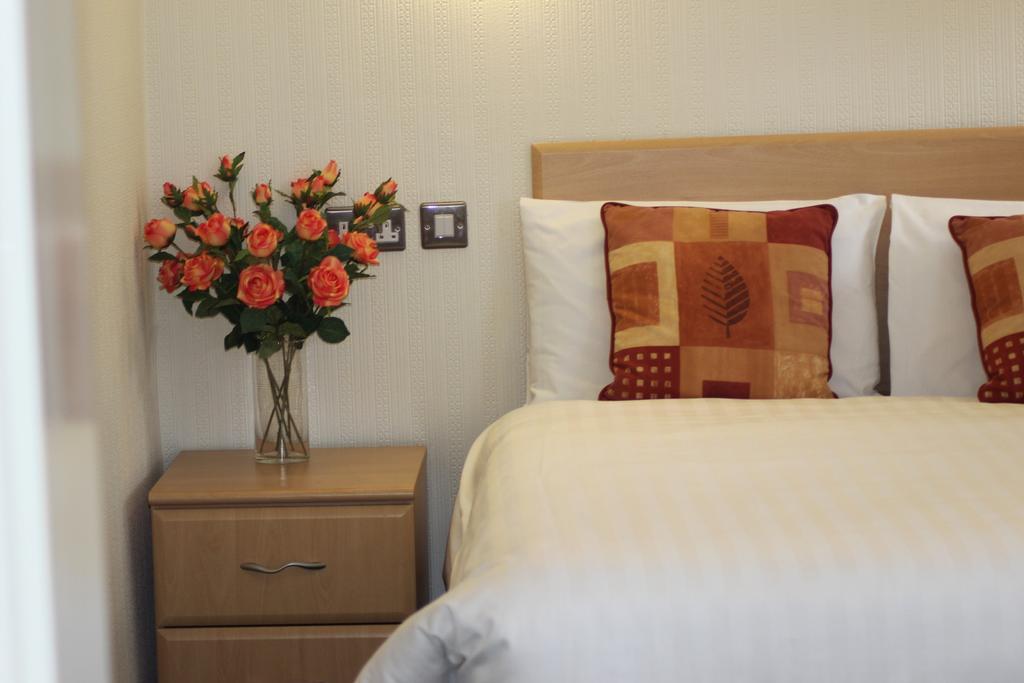Wycliffe Hotel Stockport Room photo